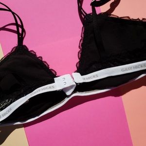 Gilly Hicks soft bra with cute details